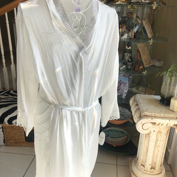 Embellished Bridal robe for your special day - Picture 4 of 8